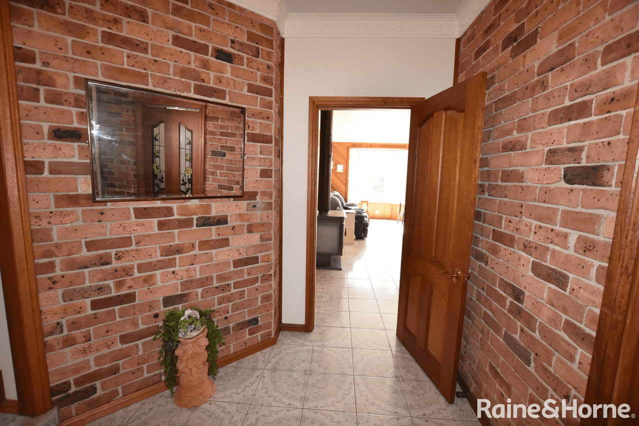 13 Borrodell Drive, ORANGE, NSW 2800