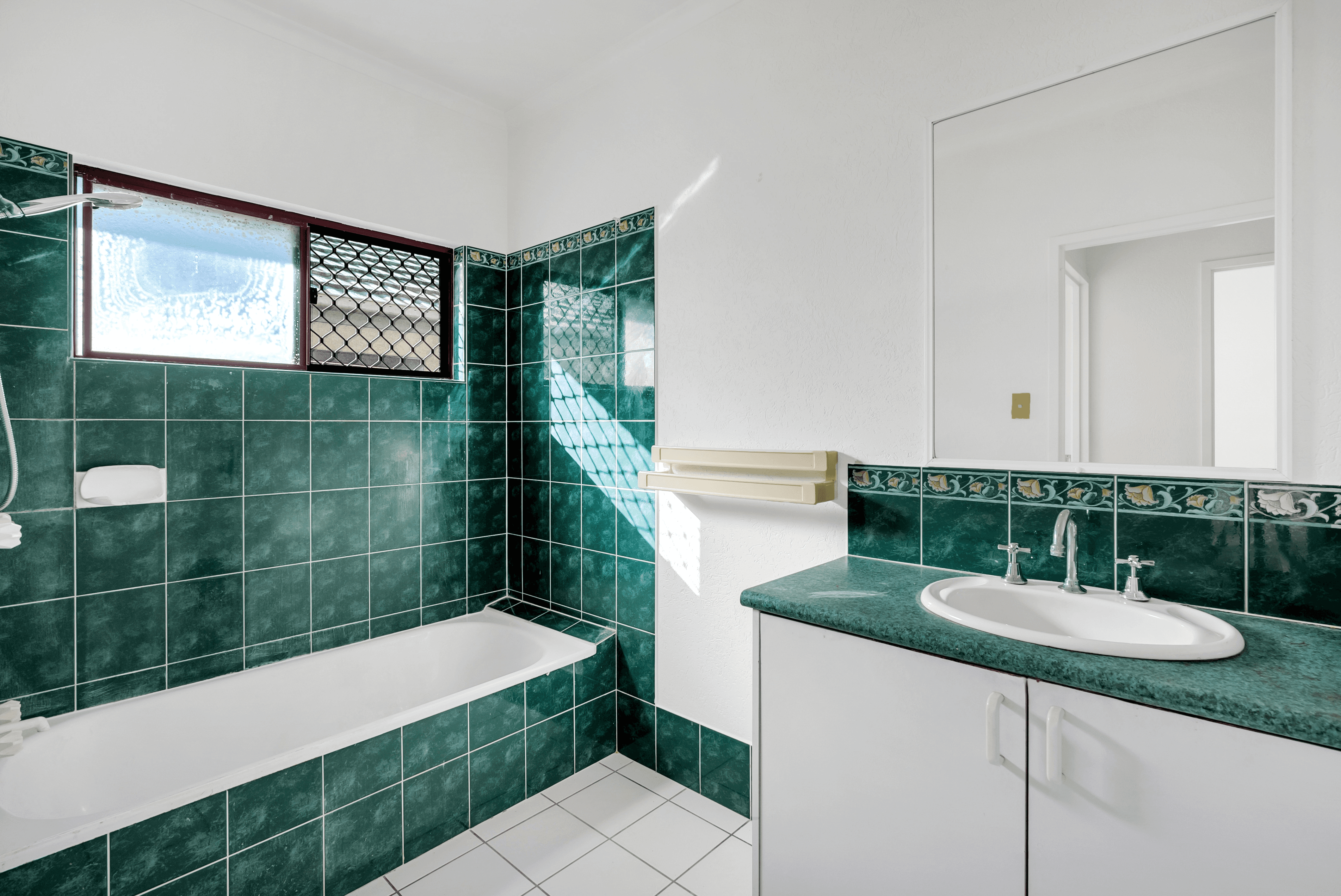 30 Silky Oak Court, MOOROOBOOL, QLD 4870