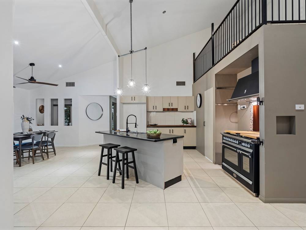 22 Waterville Drive, THORNLANDS, QLD 4164