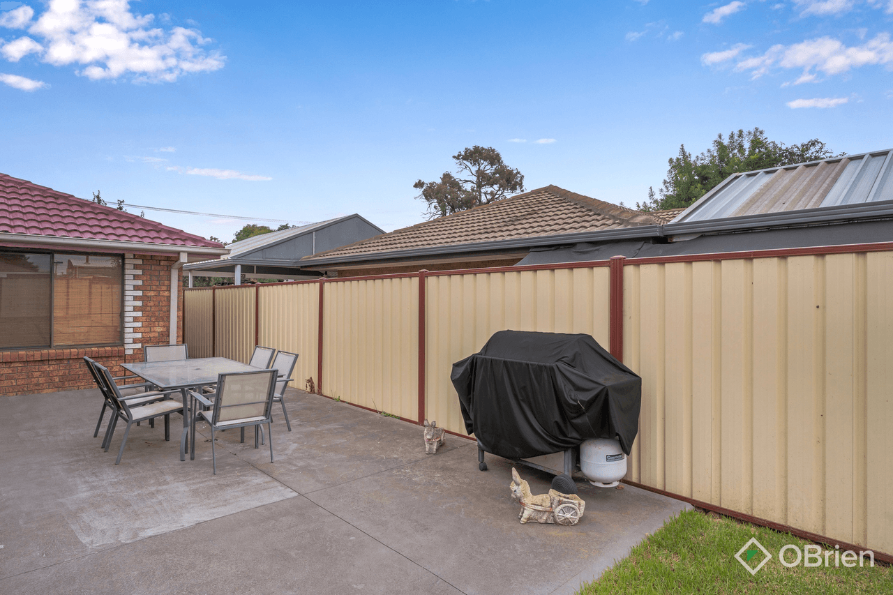 2 Acacia Crescent, Melton South, VIC 3338