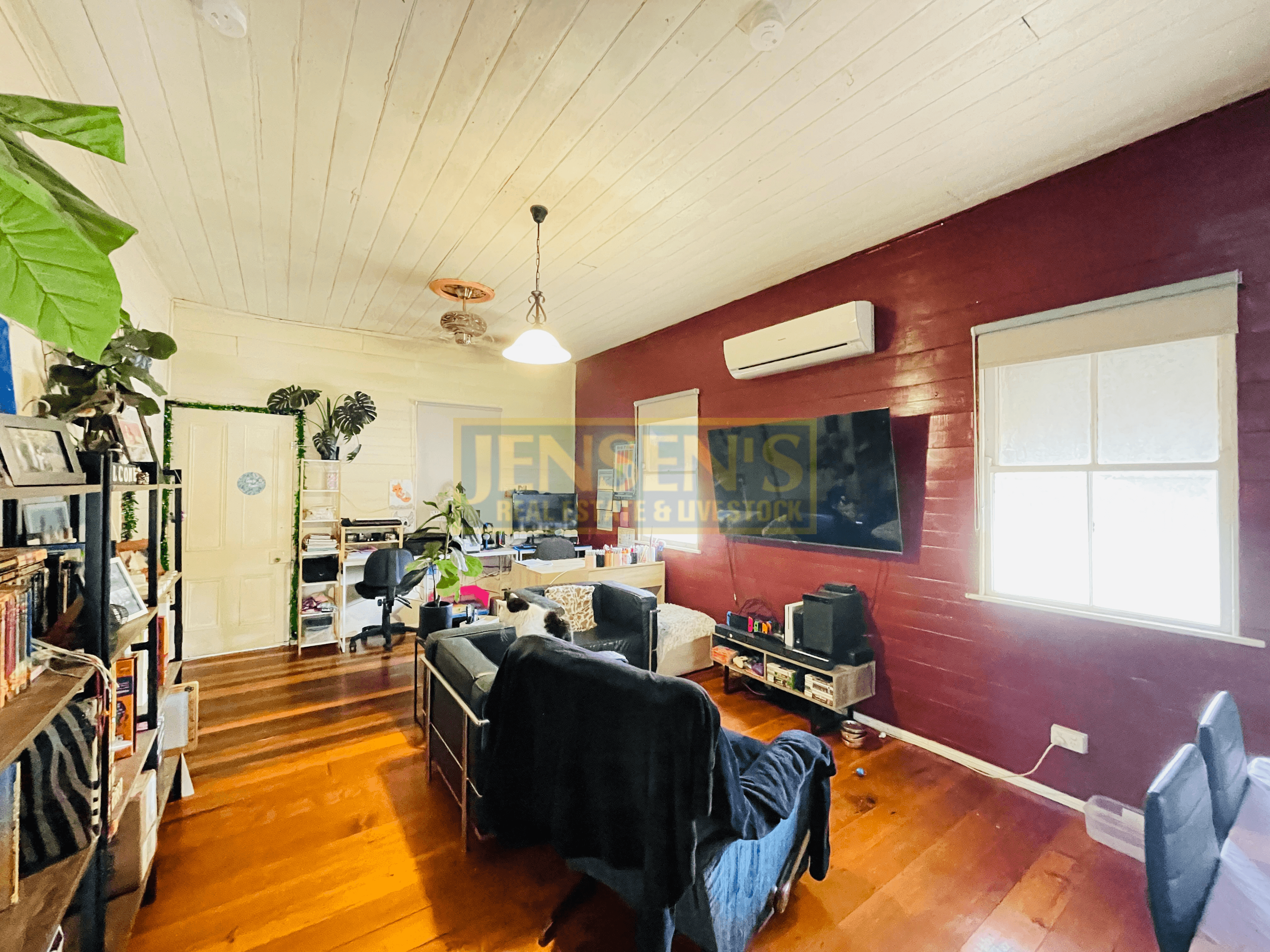 35 Melville Street, CHARTERS TOWERS CITY, QLD 4820