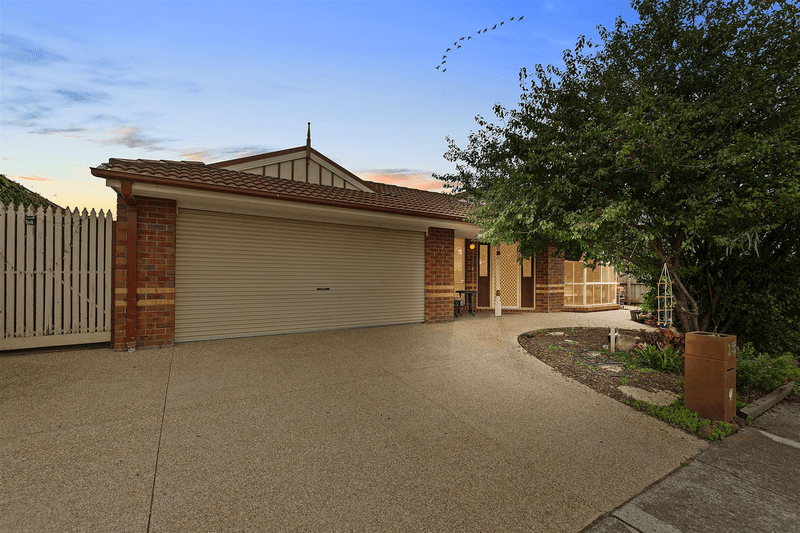 13 Sinatra Way, Cranbourne East, VIC 3977