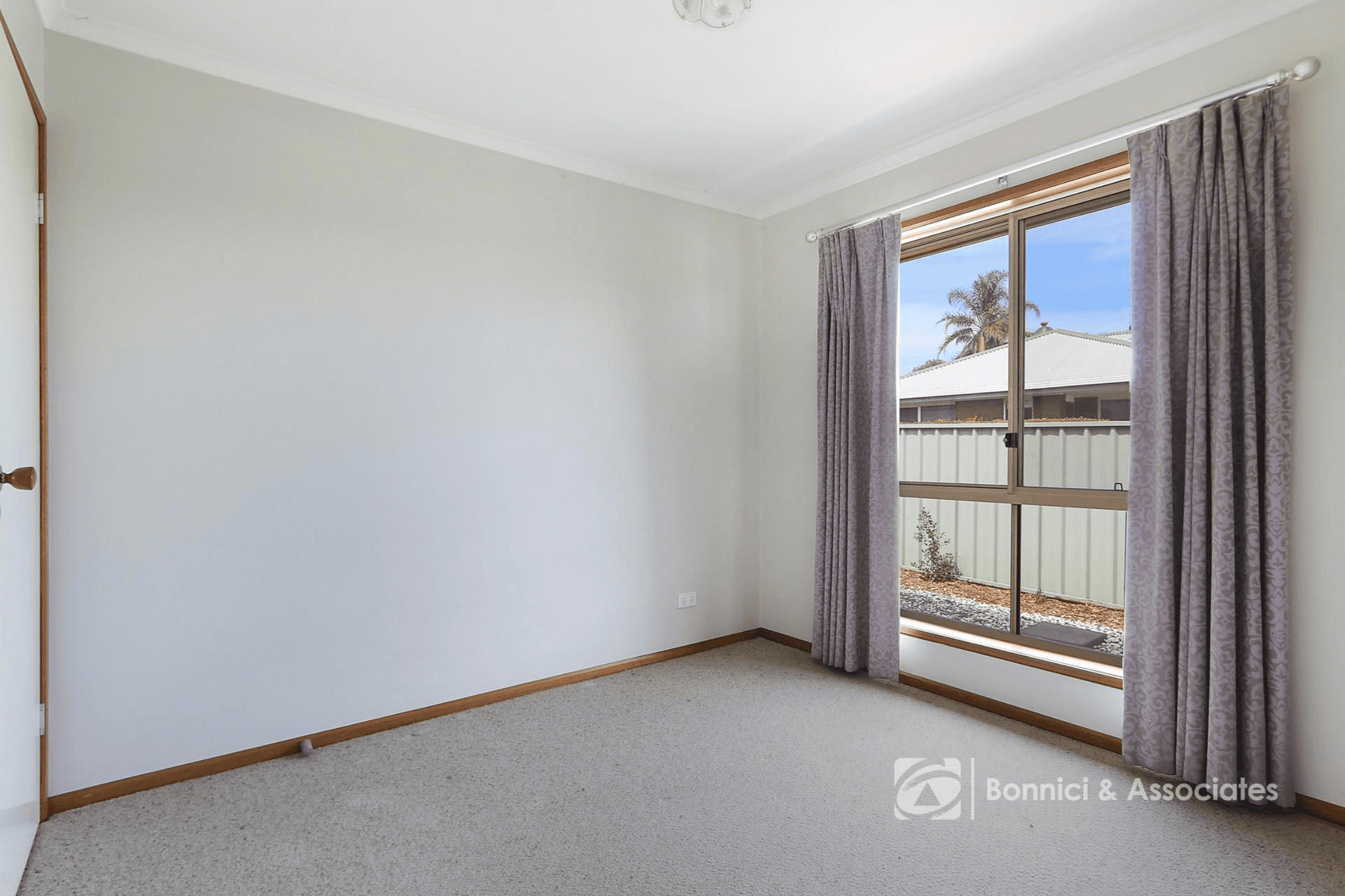 2/1 Kingfisher Drive, West Wodonga, VIC 3690