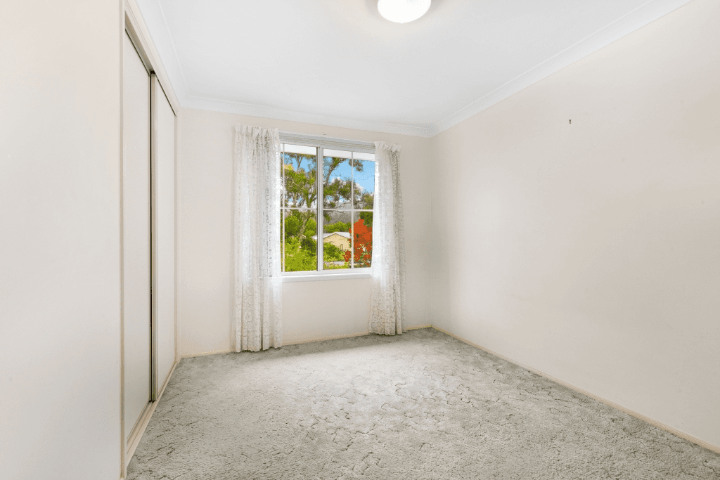 1 Finch Place, POINT CLARE, NSW 2250