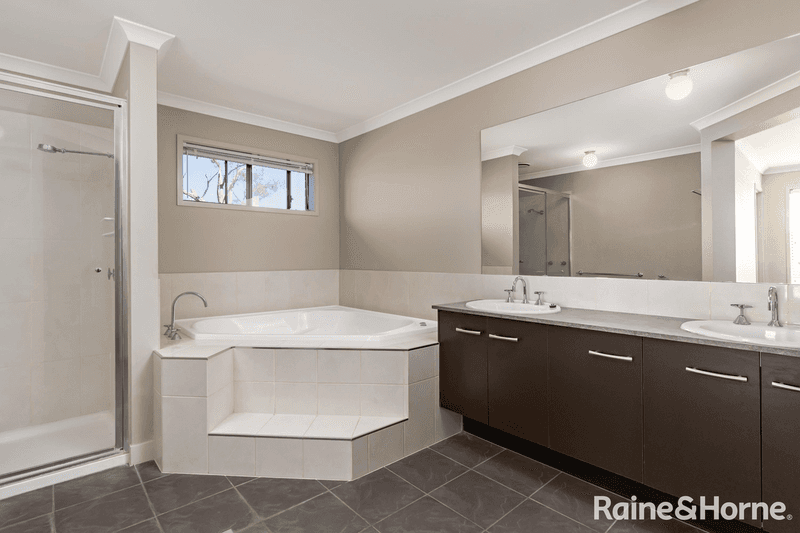 44 Melaleuca Drive, FOREST HILL, NSW 2651