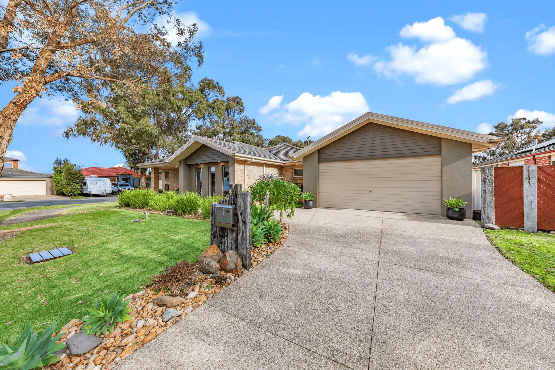 1 Wonboyn Close, Pakenham, VIC 3810