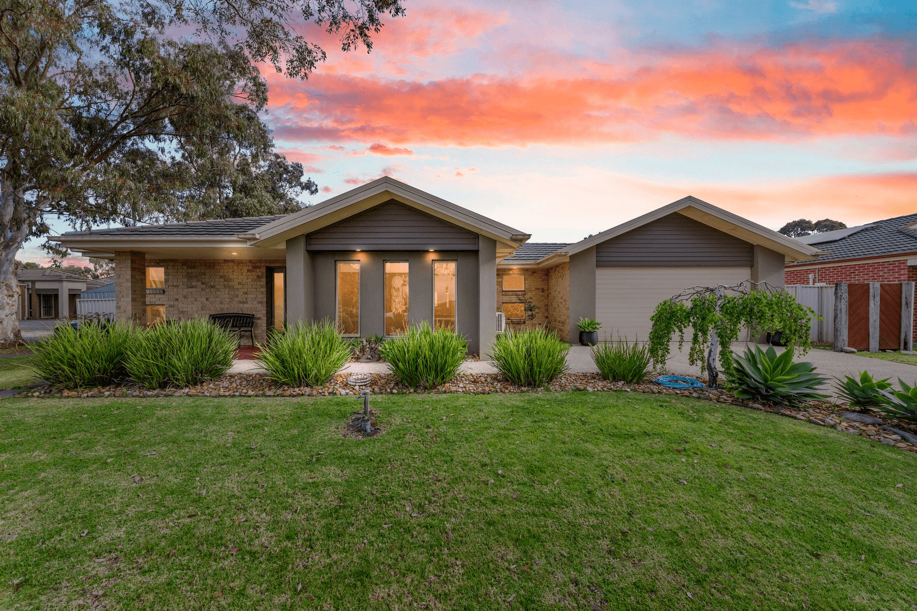 1 Wonboyn Close, Pakenham, VIC 3810