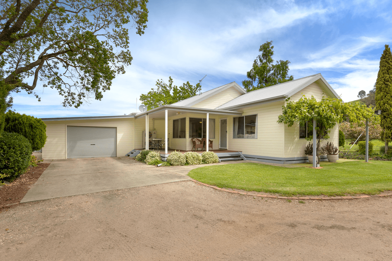 2167 KIEWA VALLEY HWY, KERGUNYAH, VIC 3691