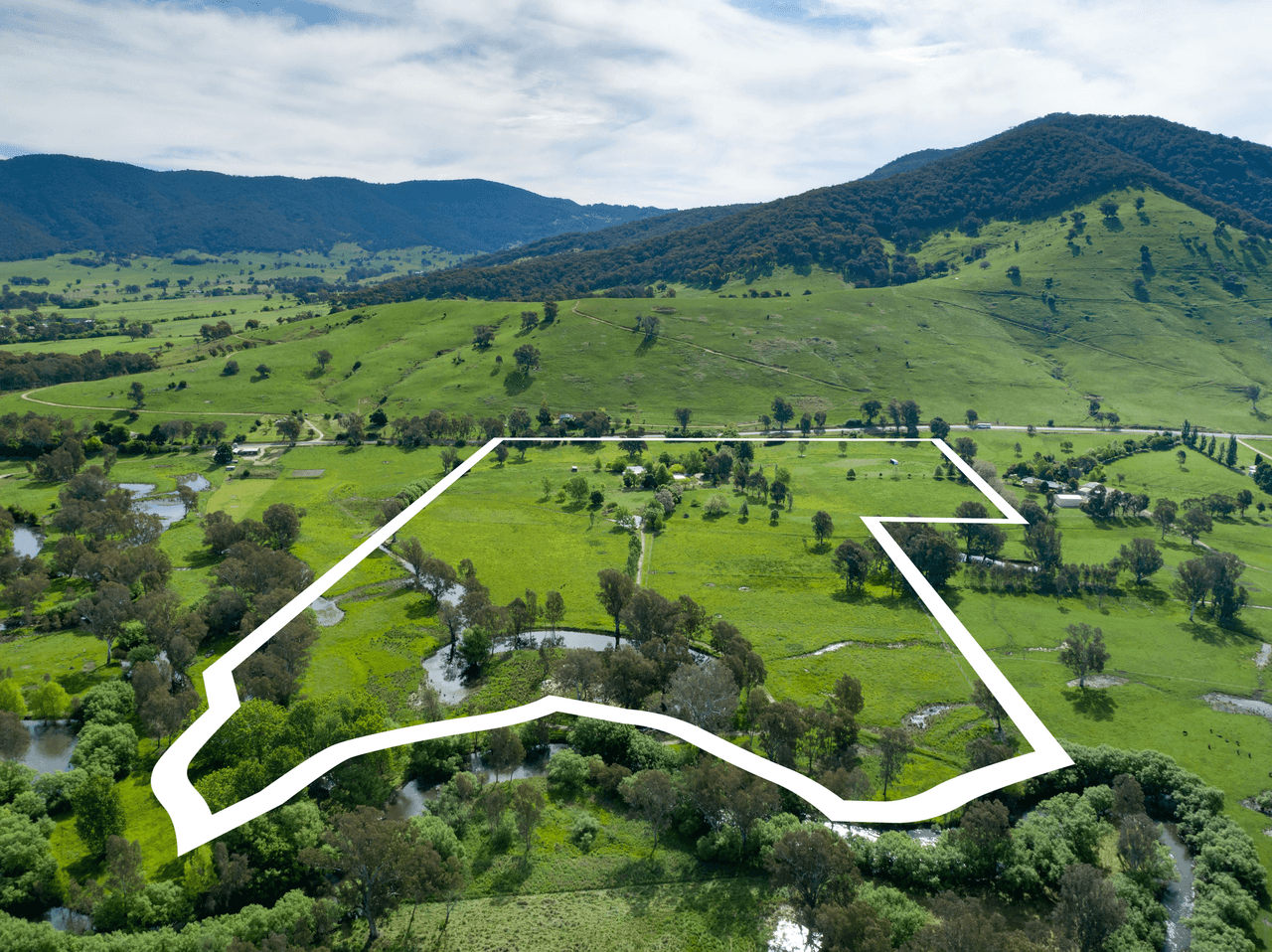 2167 KIEWA VALLEY HWY, KERGUNYAH, VIC 3691