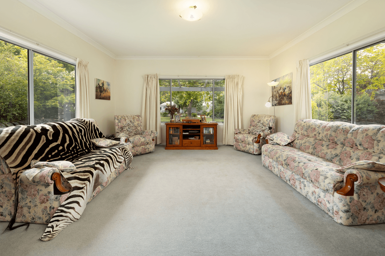 2167 KIEWA VALLEY HWY, KERGUNYAH, VIC 3691