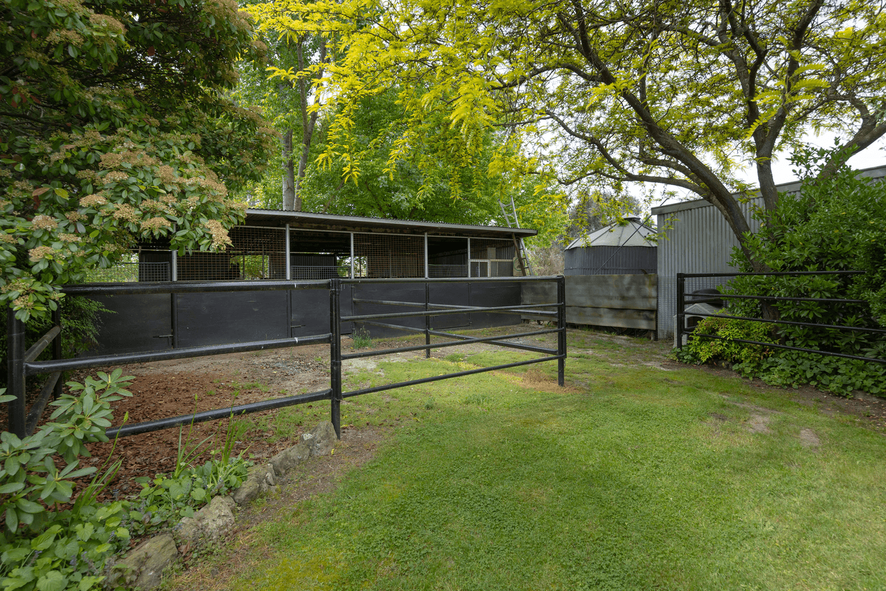 2167 KIEWA VALLEY HWY, KERGUNYAH, VIC 3691