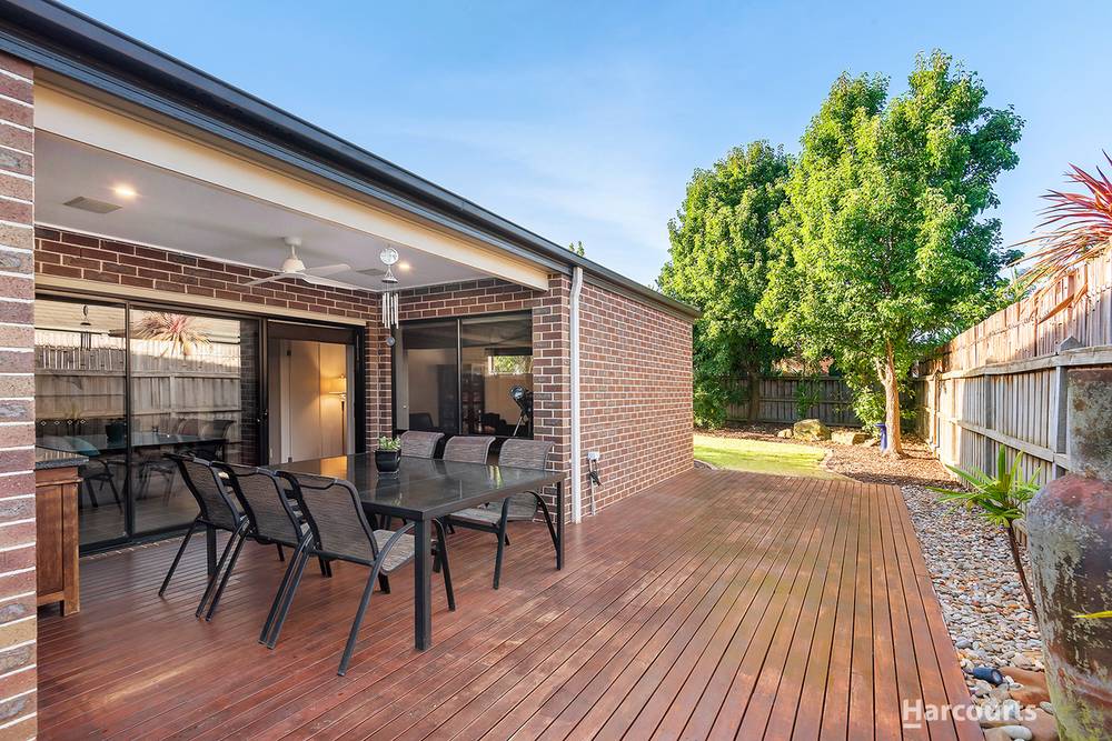 12 Blue Peppermint Court, LYNDHURST, VIC 3975