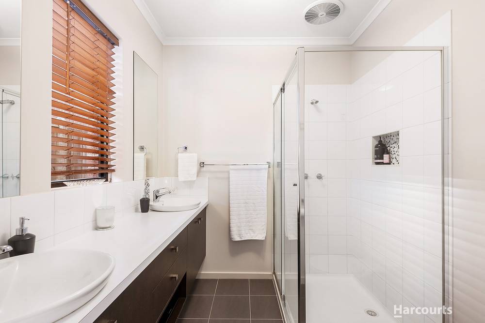 12 Blue Peppermint Court, LYNDHURST, VIC 3975