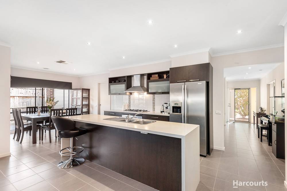 12 Blue Peppermint Court, LYNDHURST, VIC 3975