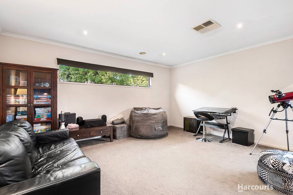12 Blue Peppermint Court, LYNDHURST, VIC 3975