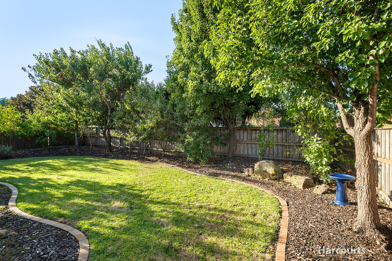 12 Blue Peppermint Court, LYNDHURST, VIC 3975