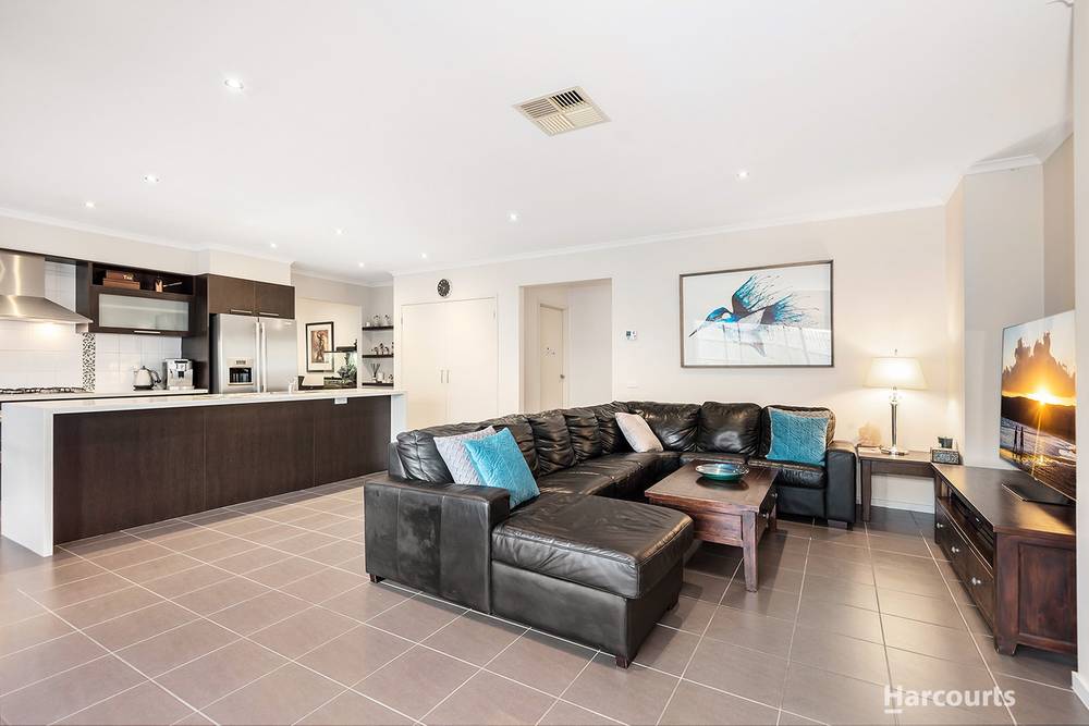 12 Blue Peppermint Court, LYNDHURST, VIC 3975