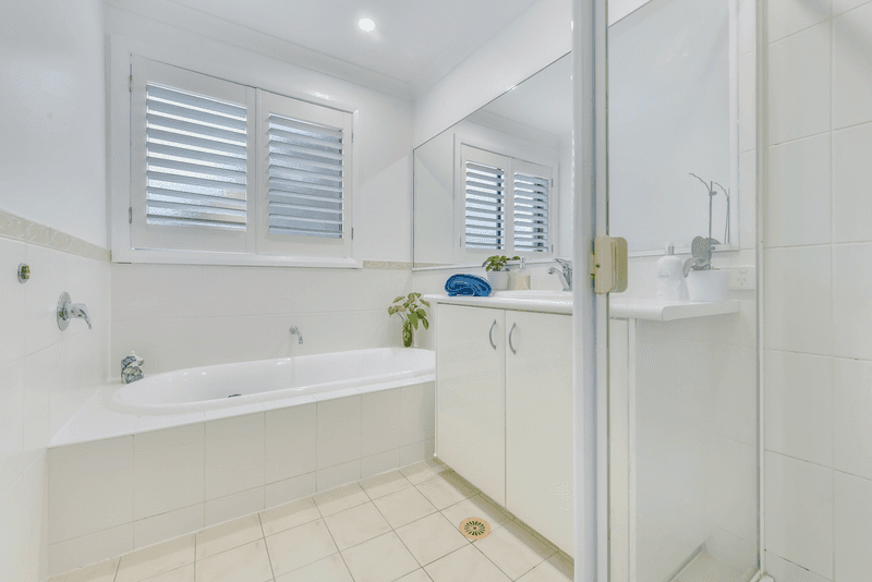 39 Valley View Cct, Warriewood, NSW 2102