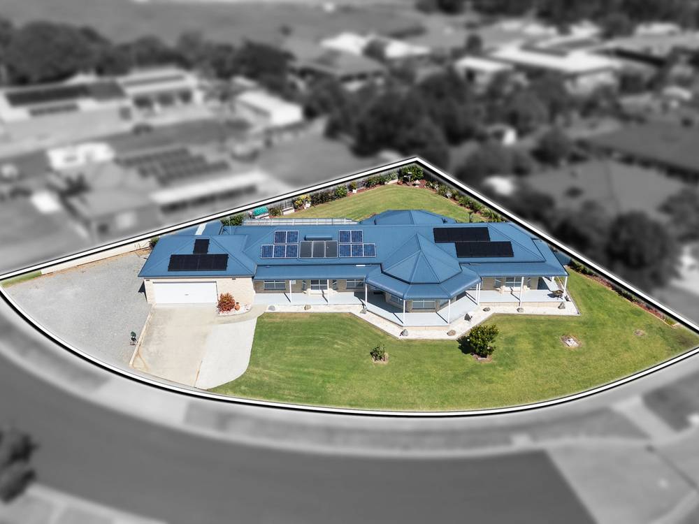 90 Stirling Drive, LAKES ENTRANCE, VIC 3909