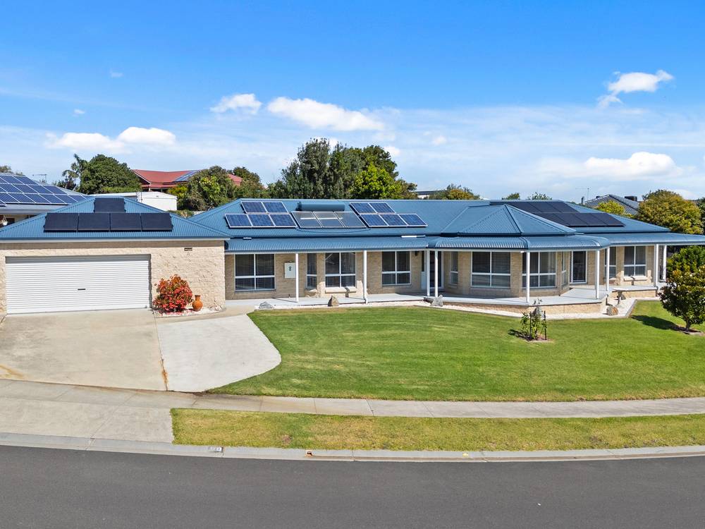 90 Stirling Drive, LAKES ENTRANCE, VIC 3909