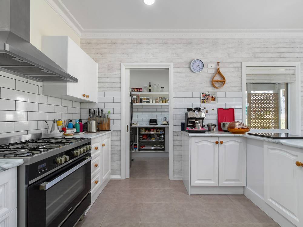 90 Stirling Drive, LAKES ENTRANCE, VIC 3909