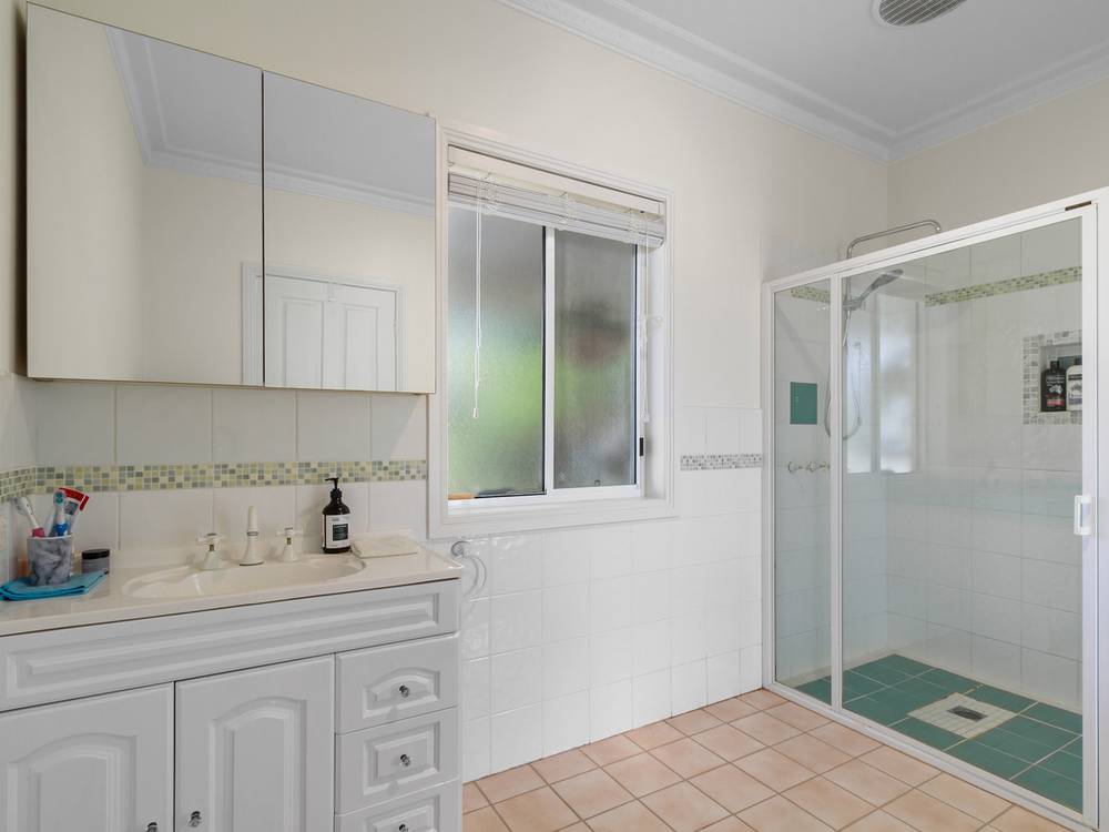 90 Stirling Drive, LAKES ENTRANCE, VIC 3909