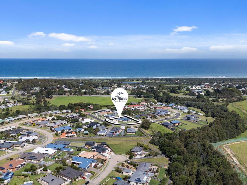 90 Stirling Drive, LAKES ENTRANCE, VIC 3909