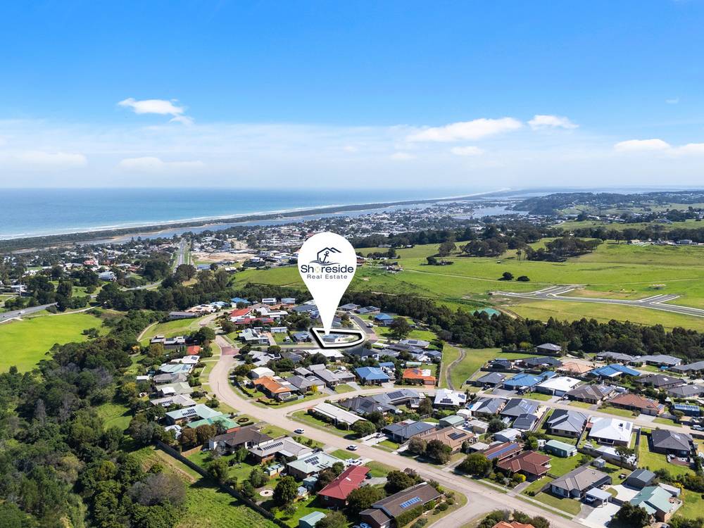 90 Stirling Drive, LAKES ENTRANCE, VIC 3909