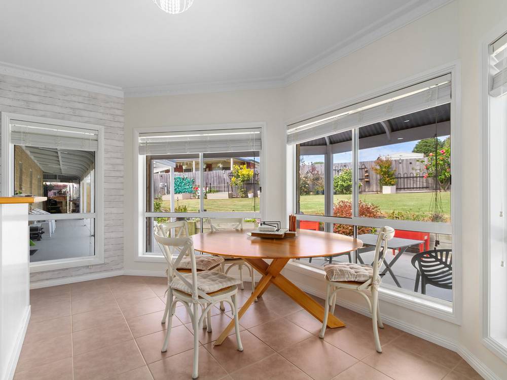 90 Stirling Drive, LAKES ENTRANCE, VIC 3909
