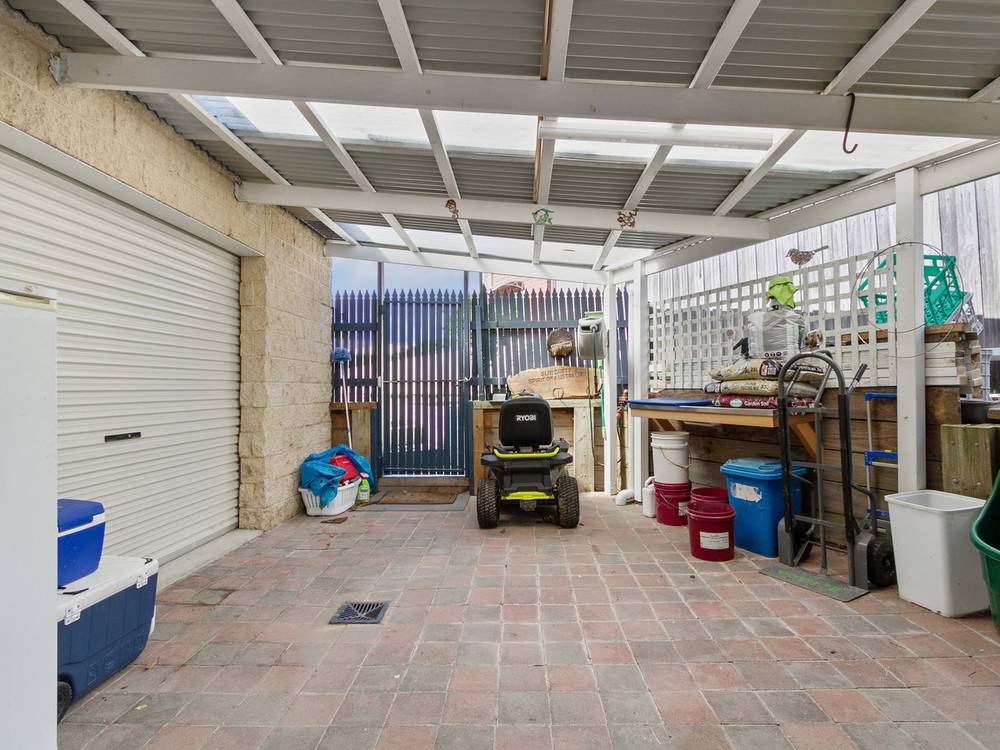 90 Stirling Drive, LAKES ENTRANCE, VIC 3909