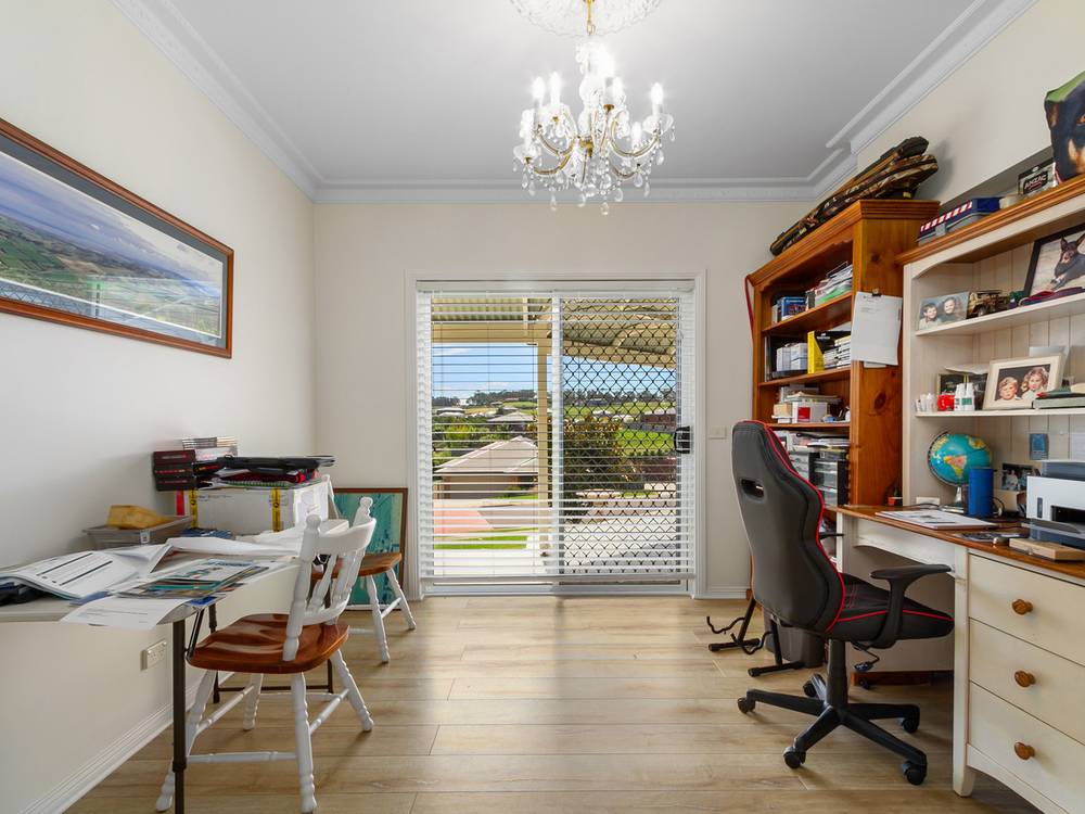 90 Stirling Drive, LAKES ENTRANCE, VIC 3909