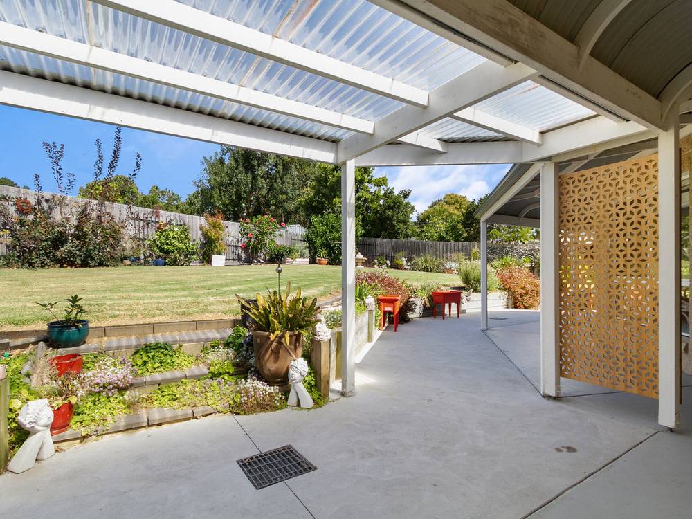 90 Stirling Drive, LAKES ENTRANCE, VIC 3909
