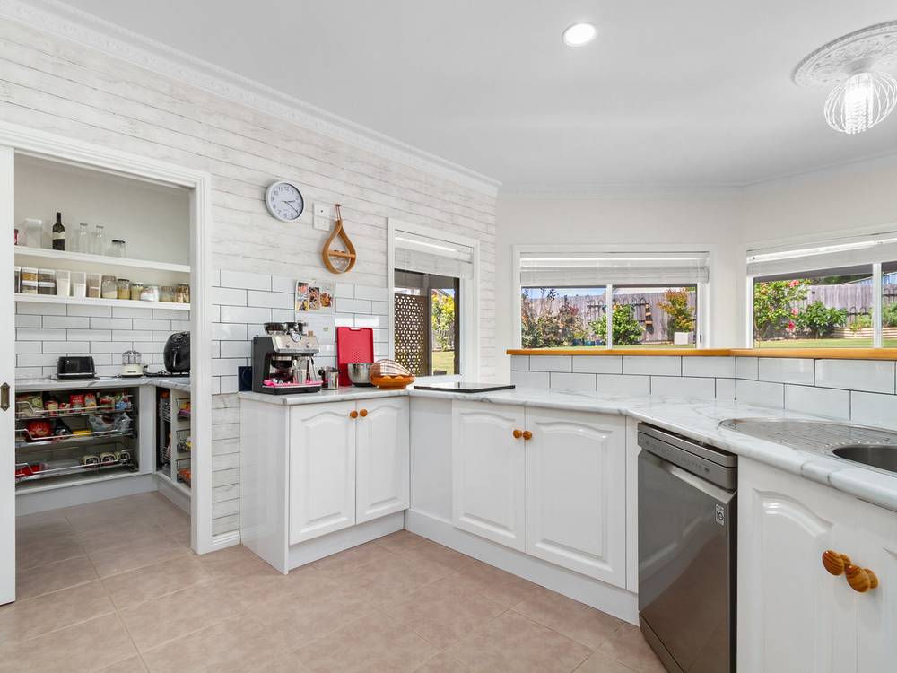 90 Stirling Drive, LAKES ENTRANCE, VIC 3909