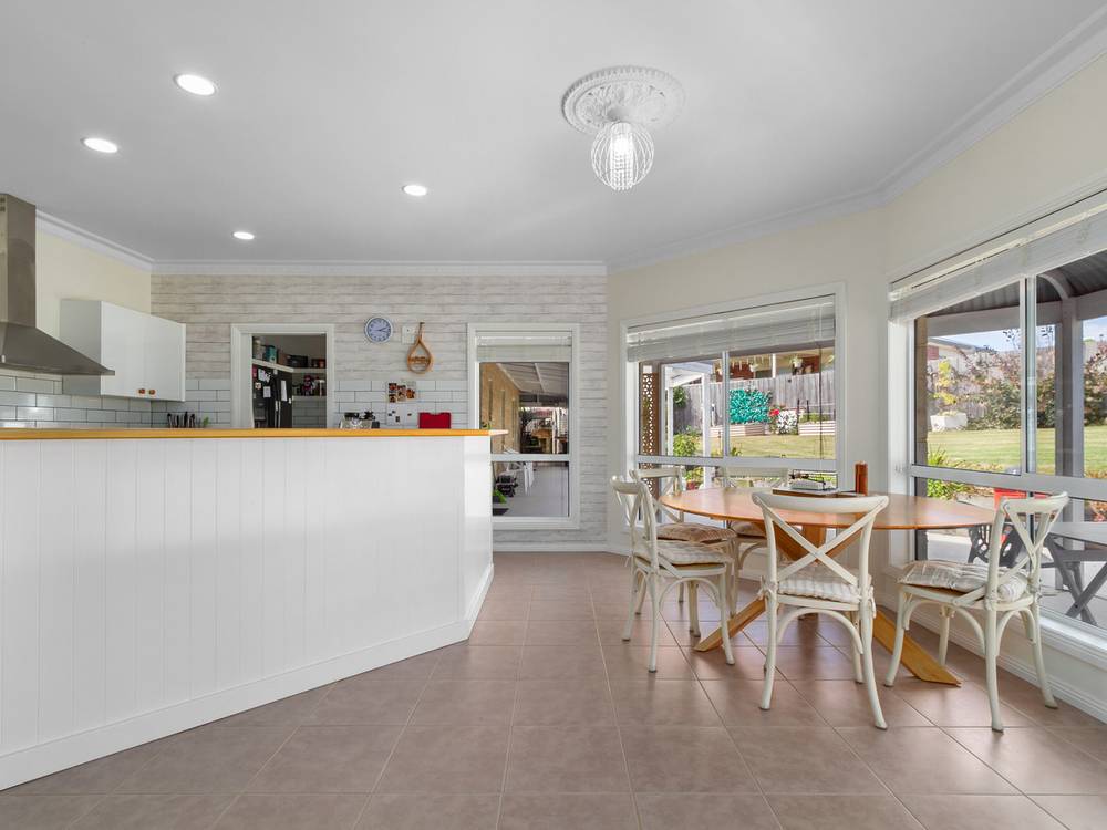 90 Stirling Drive, LAKES ENTRANCE, VIC 3909