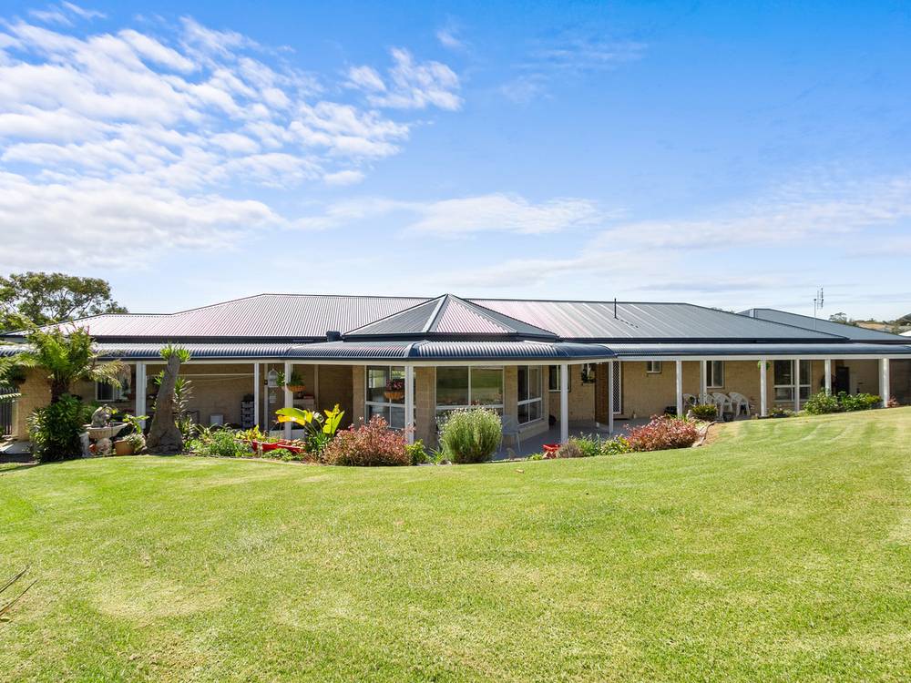 90 Stirling Drive, LAKES ENTRANCE, VIC 3909