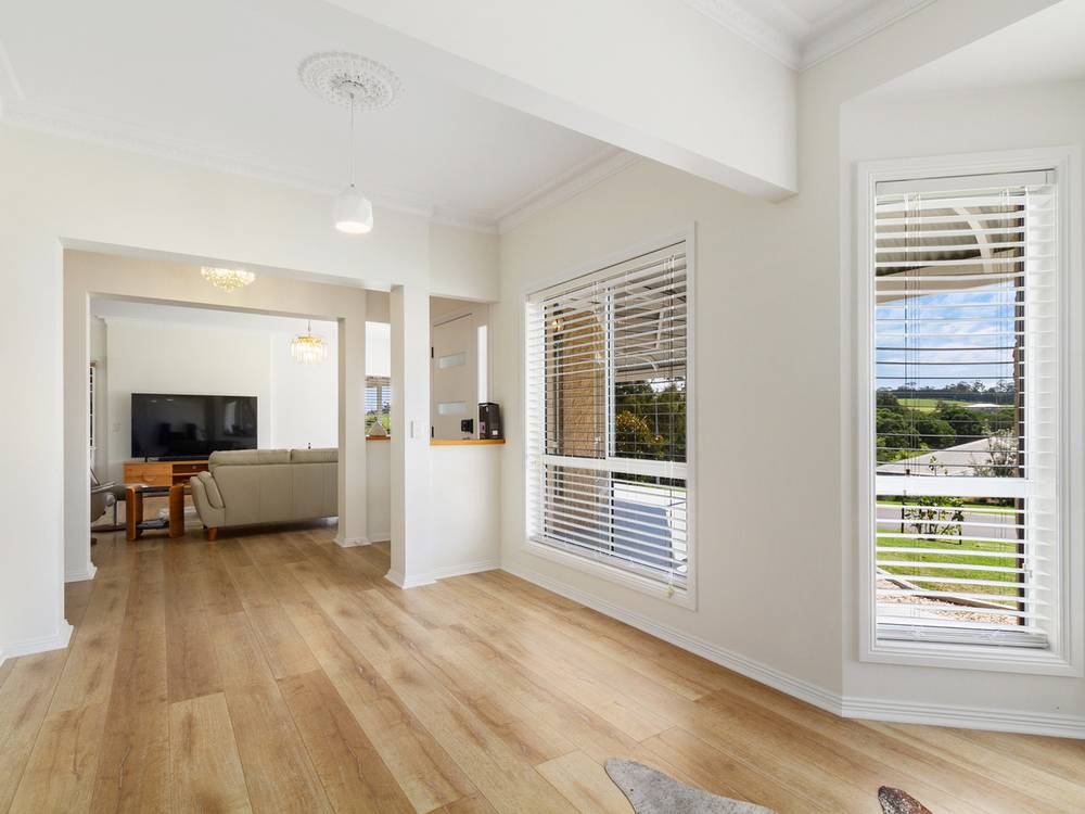 90 Stirling Drive, LAKES ENTRANCE, VIC 3909