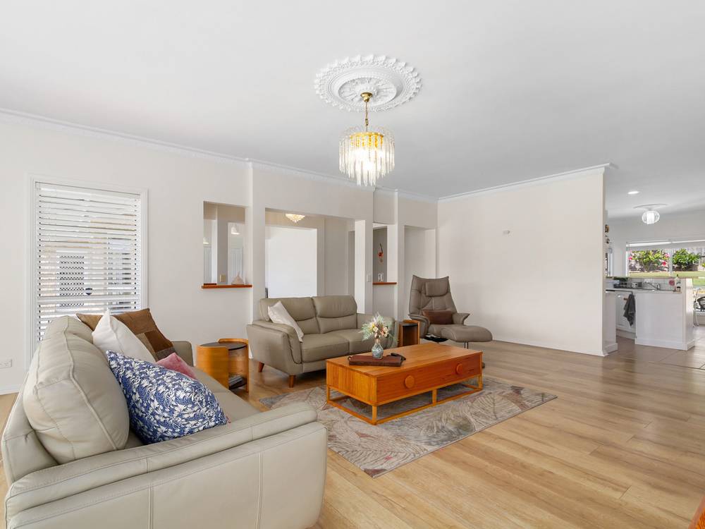 90 Stirling Drive, LAKES ENTRANCE, VIC 3909
