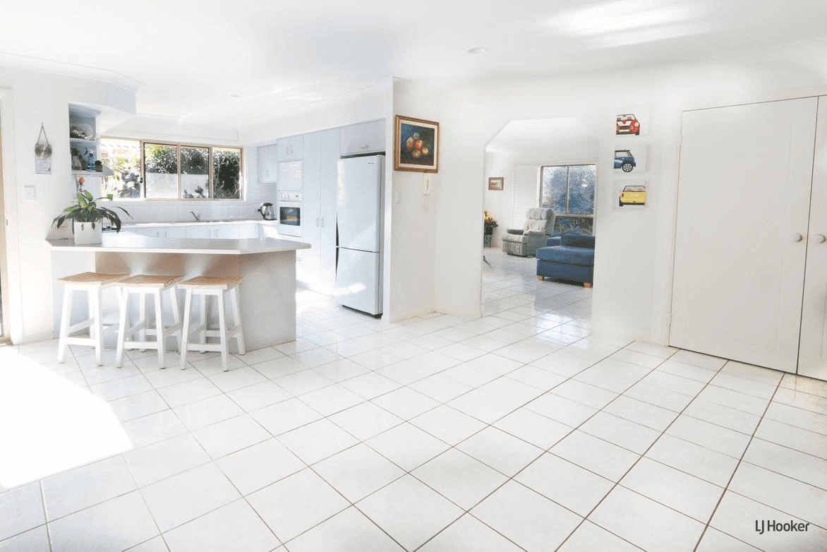 37 Winders Place, BANORA POINT, NSW 2486