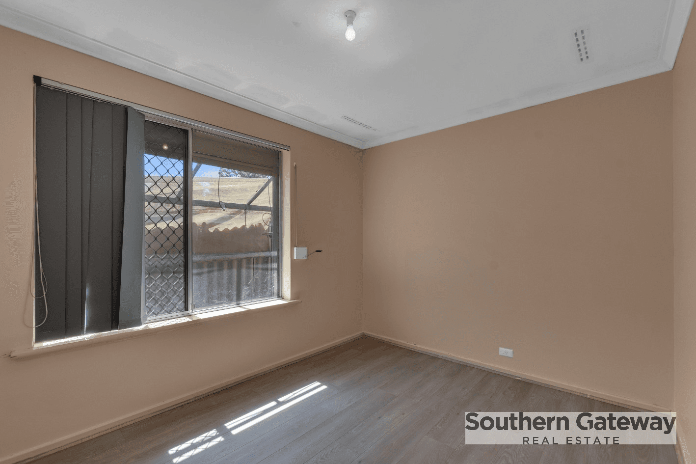 8 Christmas Avenue, ORELIA, WA 6167