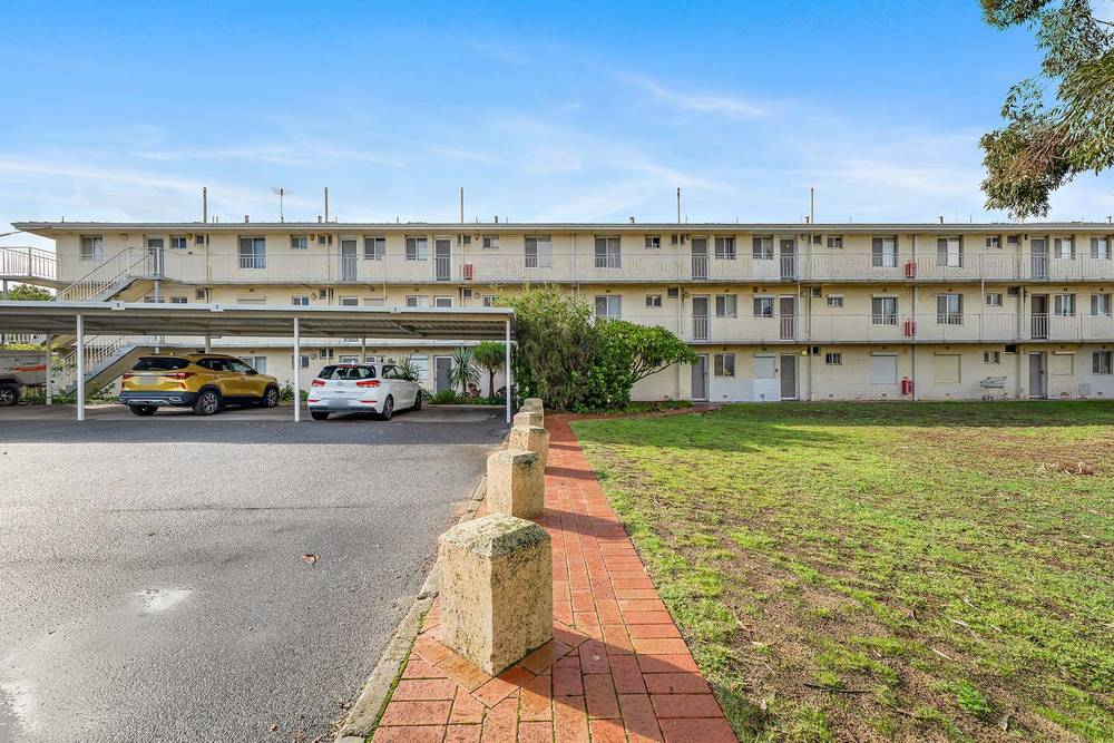 9/3 Burgundy Crescent, SPEARWOOD, WA 6163