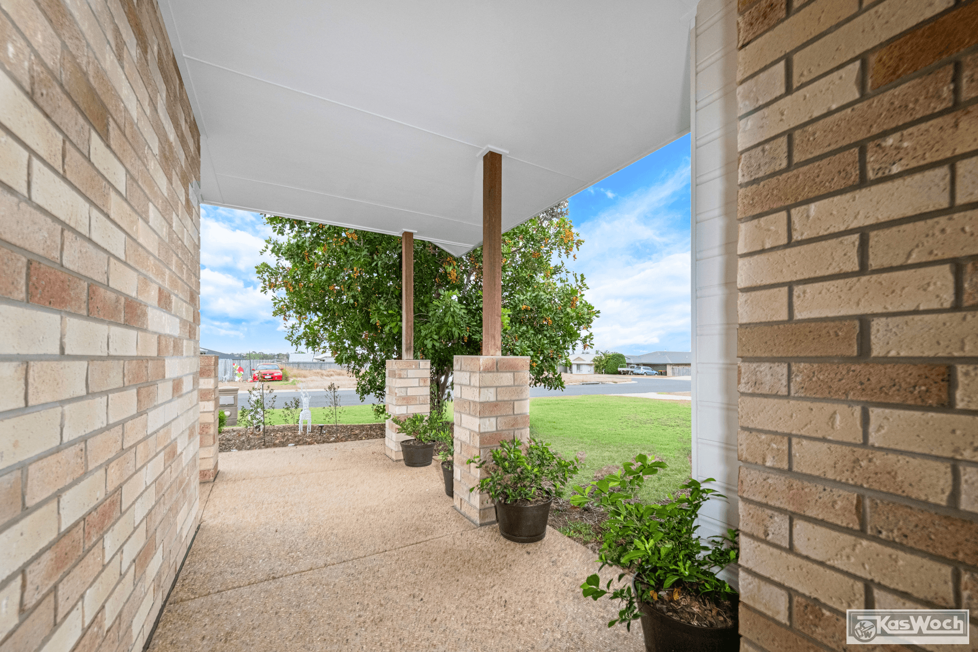 8 BRONCO CRESCENT, GRACEMERE, QLD 4702