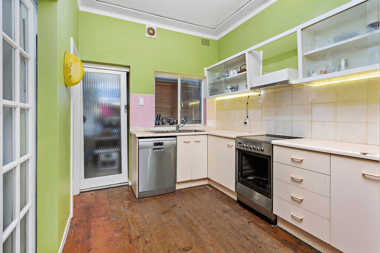 2 Booyong Street, West Wollongong, NSW 2500