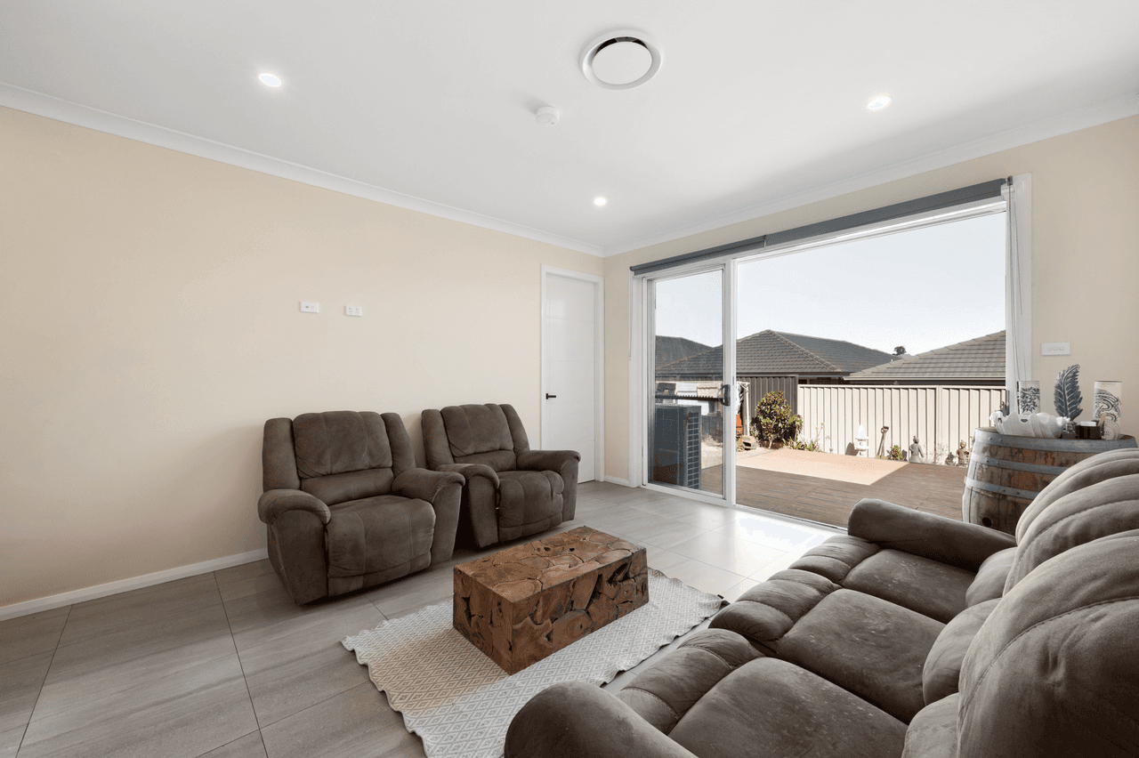 108 Holden Drive, ORAN PARK, NSW 2570