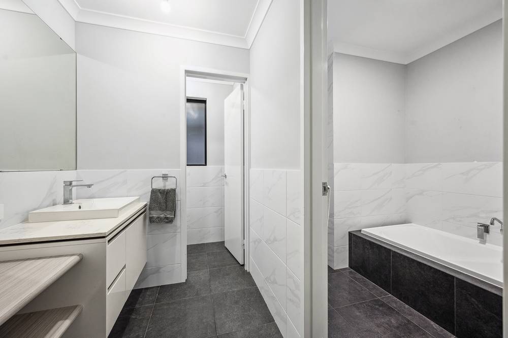 9 Loseto Link, PIARA WATERS, WA 6112