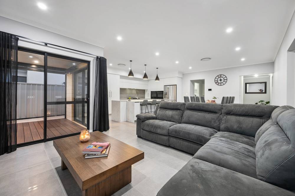 9 Loseto Link, PIARA WATERS, WA 6112