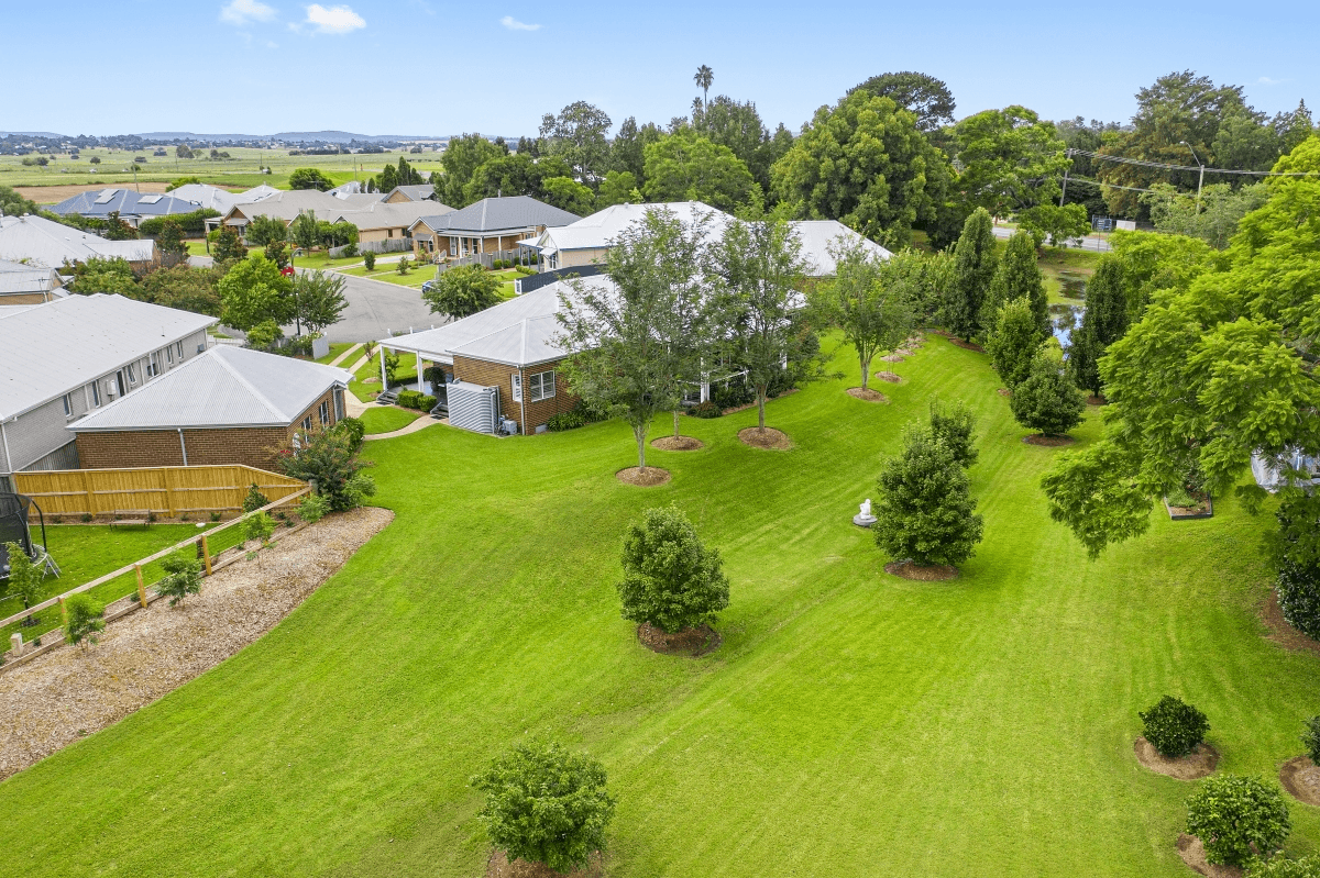 9 Williams Close, Lorn, NSW 2320