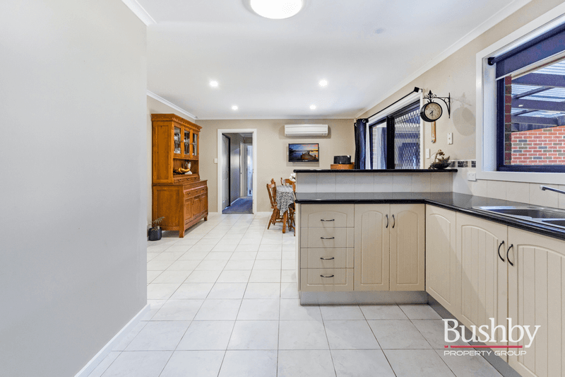 2 Pocket Place, NEWNHAM, TAS 7248