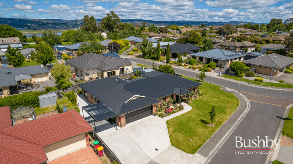 2 Pocket Place, NEWNHAM, TAS 7248