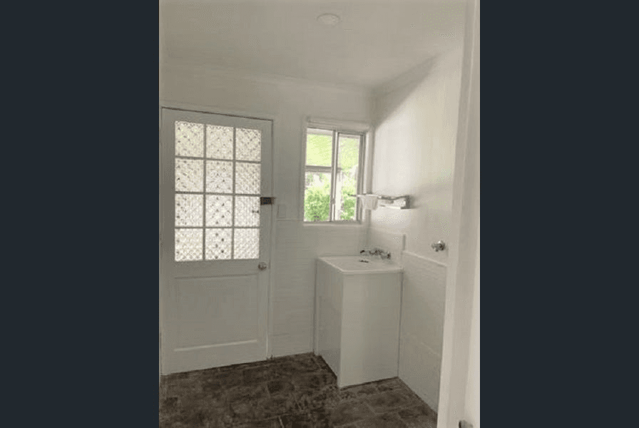 4 Kinross Rd, THORNLANDS, QLD 4164