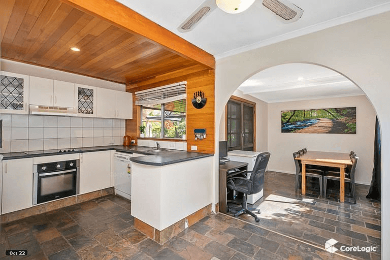 4 Kinross Rd, THORNLANDS, QLD 4164